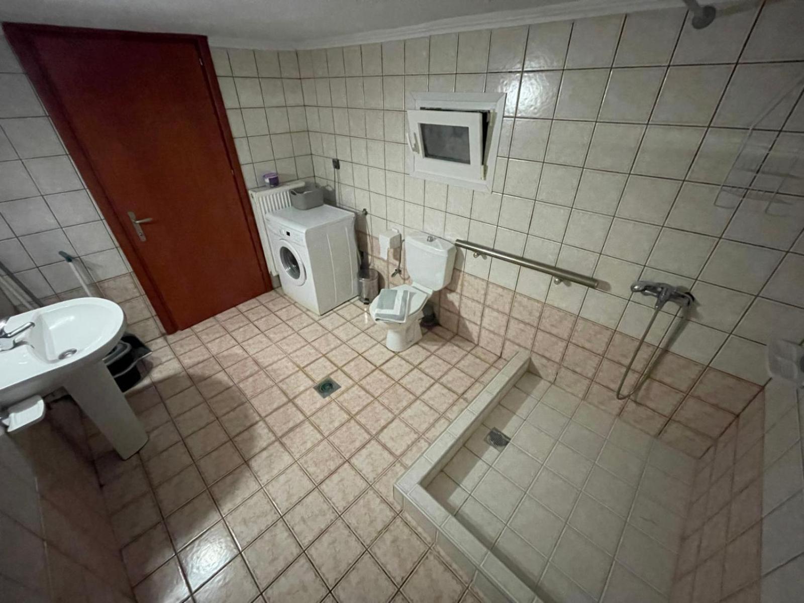 Anestis Studios Lidia Buitenkant foto